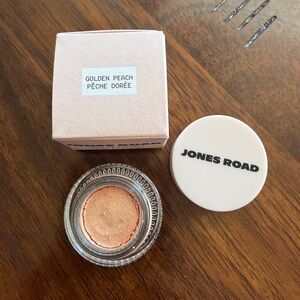 Jones Road Just a Sec Eyeshadow in Golden Peach